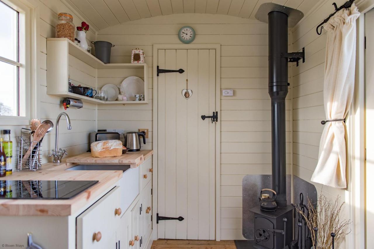 Romney Marsh Huts By Bloom Stays Ashford  Exterior photo